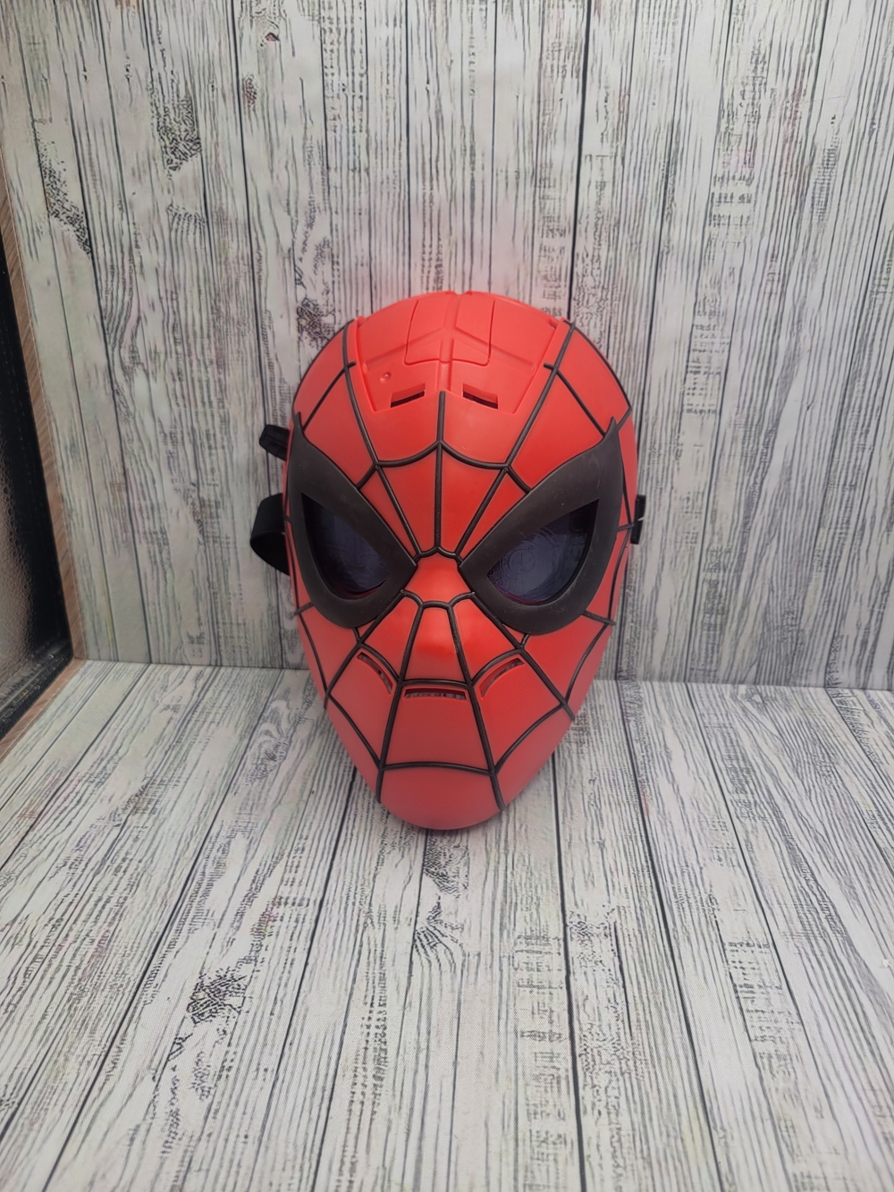 Spider Man - Hasbro's Light Up Eyes Spider Man Mask